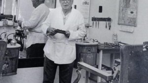 Don Victorio Molteni y su familia, peluquero de los primeros asentados en la ciudad de Cipolletti (homenaje a todos los padres en su día)