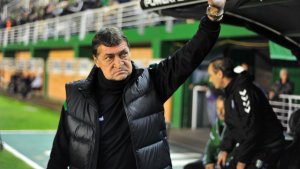 Banfield anunció la salida de Julio Falcioni como entrenador y ya buscan a su reemplazante