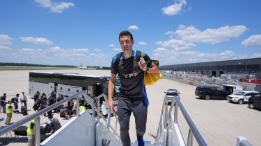 Scaloni en viaje a Atlanta rumbo al debut de la Albiceleste ante Canadá por Copa América.