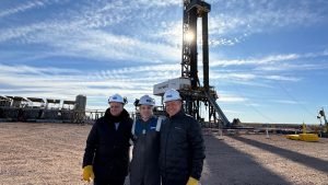 Luis Caputo en Neuquén: así fue la visita a Vaca Muerta junto a Rolando Figueroa