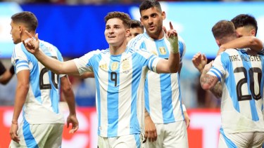 Argentina ganó el debut ante Canadá con un gol de Julián Álvarez y una gran actuación de Cuty Romero.