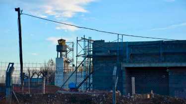 Obras en el sector de la Unidad 11 de Neuquén. La sobrepoblación se mantiene. (Matías Subat)