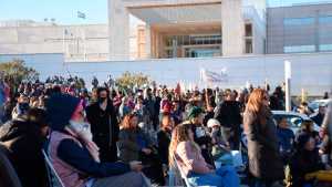 Presentismo docente en Neuquén: amplio aval de la Legislatura, guiño de Figueroa y enojo gremial de ATEN