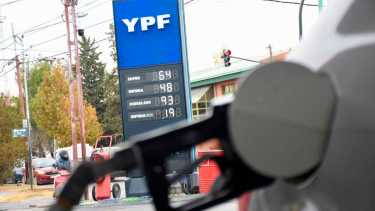 El Gobierno tiene hasta el jueves para definir si posterga o aumenta los impuestos a los combustibles. Archivo Matías Subat.-