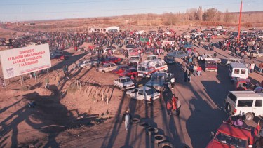 Piquete a la altura de la torre en Plaza Huincul. Foto: Archivo Río Negro
