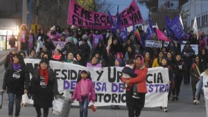 3J Ni Una Menos: masivas y opositoras, así fueron las marchas en Neuquén y Río Negro