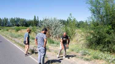 Tras el accidente que le costó la vida a la joven de 21 años, su familia buscó rastros del fatal el choque ocurrido en calle Primeros Pobladores, a 700 metros de la Ruta 22. 