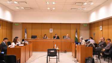 La primera audiencia de la cesura del juicio duró más de seis horas. Hoy a las 8.30 será el turno de los testigos de las defensas. (Foto: Juan Thomes)