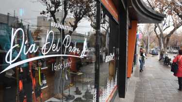 Día del Padre: cuáles son las promociones y descuentos de los bancos en Neuquén y Río Negro (Foto: Juan Thomes)