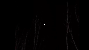 Video | ¿Los ovnis están en el norte de Neuquén? Vecinos volvieron a captar extrañas luces en el cielo