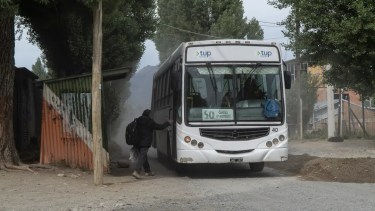 El boleto de colectivo aumentó sin aviso en Bariloche. Los pasajeros locales pagan ahora casi 800 pesos. (archivo)