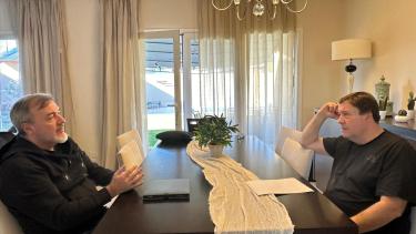 Rodolfo Aguiar y Alberto Weretilneck se reunieron ayer en Cipolletti y anunciaron la fecha de paritarias. Foto: Gentileza