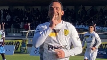 Santamarina goleó a Sol de Mayo en Tandil.