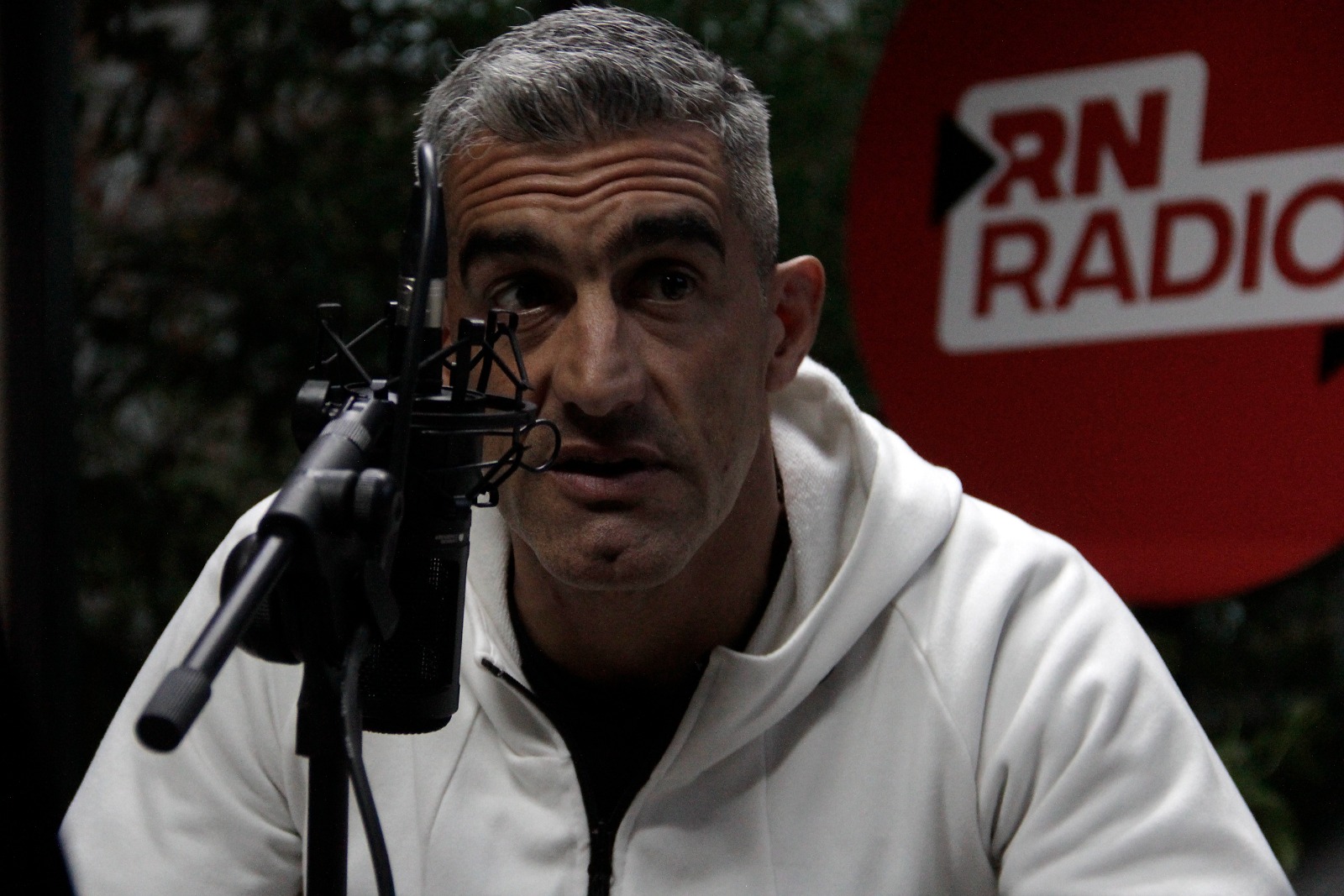 Manolo Berra pasó por los estudios de RN Radio. (Foto: Oscar Livera)