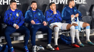 Lionel Messi comenzará el amistoso desde el banco de suplentes.