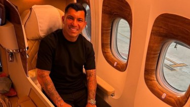 Gary Medel ya emprendió su viaje para ser nuevo refuerzo de Boca.