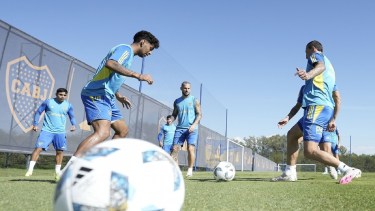 Una de las figuras de Boca no pudo terminar el entrenamiento. Foto: @BocaJrsOficial.