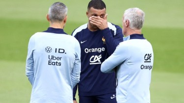 Mbappé rompió el silencio tras su fractura de nariz en el debut de Francia.
