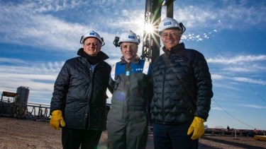 Caputo y una visita inesperada en Neuquén este miércoles. Foto: gentileza Gobierno provincial. 