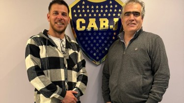 Emmanuel Raggio, director de Deportes, junto a Carlos Colombo, dirigente de Boca. Foto: Gentileza.