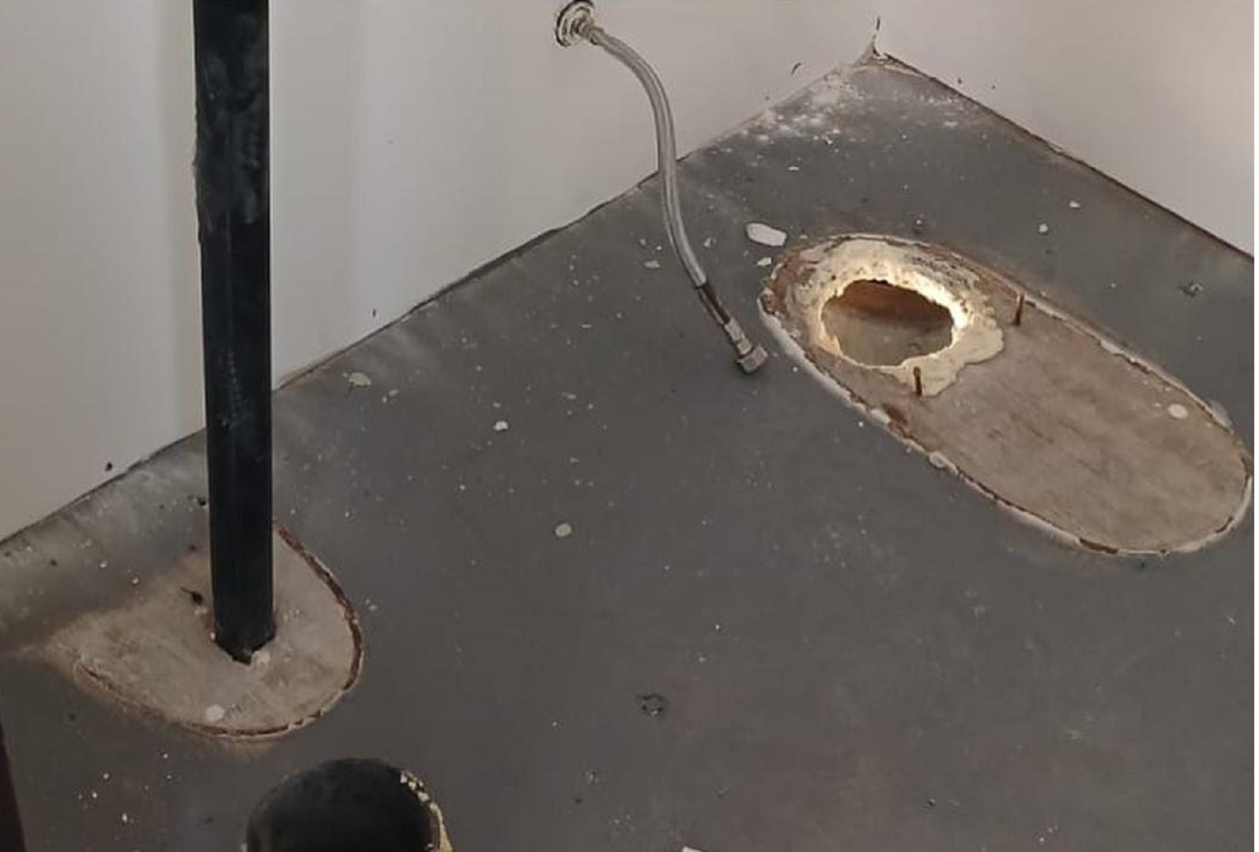 Desmantelaron íntegramente el baño de la casilla educativa que fue inaugurada la semana pasada. 