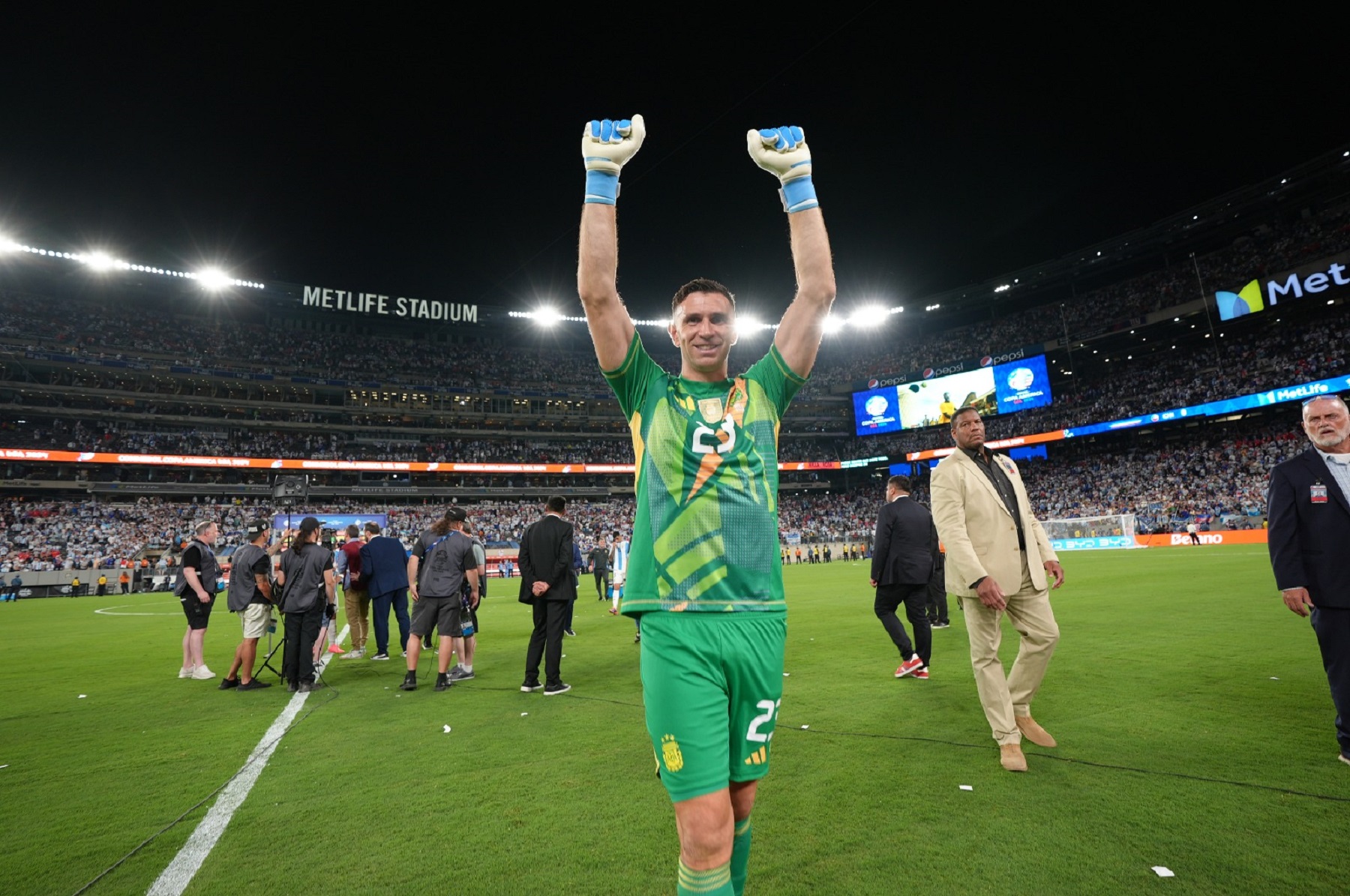 Dibu Martínez mantuvo su valla invicta en el triunfo ante Chile por la Copa América. Foto: @Argentina.