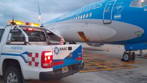 Un avión que venía a Neuquén aterrizó de emergencia en Ezeiza: se activó una alarma de incendio
