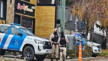 Rescatan a siete personas de un supermercado en San Martín de los Andes por posible caso de trata (Foto: Gentileza FMdelLago)
