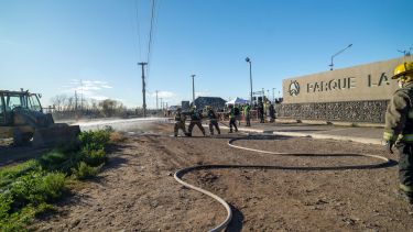 Se llevó adelante un simulacro para evaluar la respuesta de los organismos ante la rotura de un acueducto. Foto: Gentileza Oldelval