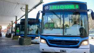 Cómo funcionan los colectivos en Neuquén y Río Negro este Día de la Bandera por el feriado y la nieve