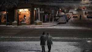 Alerta este lunes por nieve y viento de hasta 100 km/h en Neuquén y Río Negro: qué pasa en el Alto Valle