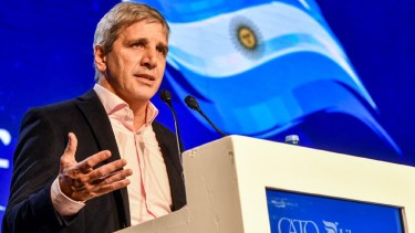 Caputo les pasa la responsabilidad de la reactivación a los empresarios (Foto: archivo)