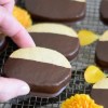 Imagen de Paso a paso para estas cookies de naranja, canela y chocolate