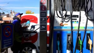 Aumento de combustible: así quedaron los precios de nafta y gasoil en Neuquén, Cipolletti,  Roca y Viedma