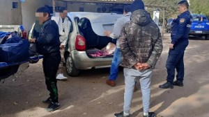 Manejó hasta Córdoba casi 200 kilómetros con su hija de nueve años en el baúl: «No tenía dónde dejarla»