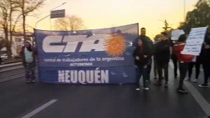 Se levantó el corte de Ruta 22 en Neuquén, pero mañana repetirán la medida