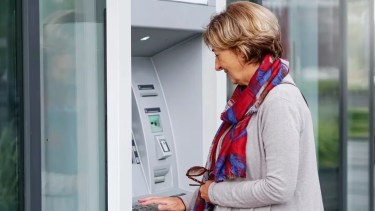 Jubilados y pensionados comenzarán a cobrar sus haberes la semana próxima.-