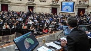 Pulseada entre el kirchnerismo y la UCR por jubilaciones y fondos educativos en la sesión doble en Diputados