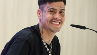 "Llegué a la ciudad y me reciben como si fueran un boss": hoy Duki se convertirá en el primer argentino en tocar en el mítico estadio madrileño.