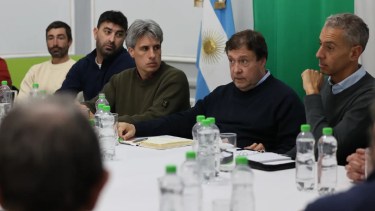 El gobernador Weretilneck se reunió en el Salón Gris de Casa de Gobierno con representantes de las sociedades rurales de la Provincia. Foto Gentileza Gobierno de Río Negro