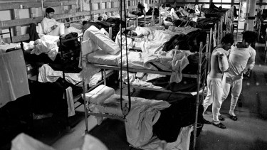 Así fue el dramático último día de la Guerra de Malvinas: el relato del médico que atendió a los heridos en el Almirante Irízar