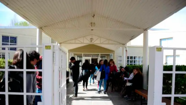 Crece la polémica en Roca tras reclamos de estudiantes de IUPA por problemas edilicios