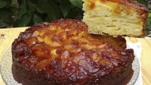 Clásico de clásicos: torta invertida de manzanas súper húmeda