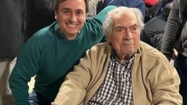 Víctor Pelaéz junto a su hijo Juan, actual funcionario de Neuquén. Foto: Facebook Mirta Domene. 