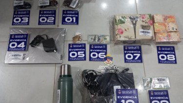 Algunos de los elementos secuestrados, en una imagen difundida por la Policía de Neuquén. (Gentileza)