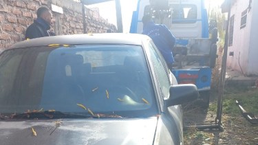 La policía secuestró el vehículo encontrado en el domicilio allanado esta mañana. foto: gentileza.