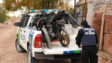 Le robaron 16 motos a un mecánico de Roca y salió a recuperarlas: «Me pelaron el taller»