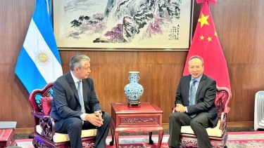 El gobernador Rolando Figueroa junto al embajador de China, en Buenos Aires. Foto: gentileza.