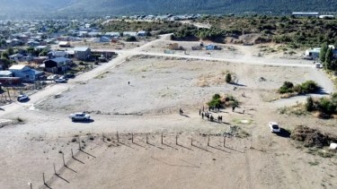 El munjcipio de Bariloche se autoimpuso resolver la demanda de tierras y viviendas, pero escasean los recursos. (archivo)