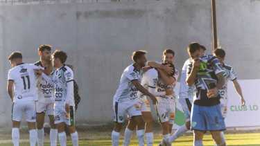 Sol de Mayo perdió 2-0 ante Villa Mitre en Viedma. (Foto: Pablo Leguizamon).